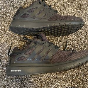 Men’s Adidas cloud foam size 10